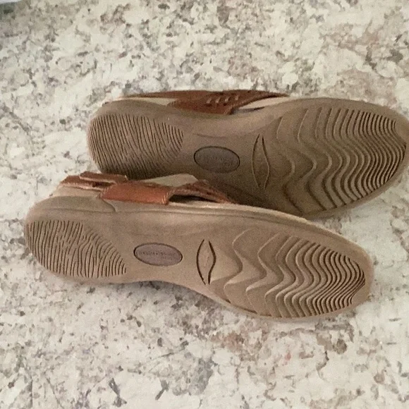 Earth Origins Leather Thong Sandals 11M back strap. Ex. condition. - Picture 4 of 4